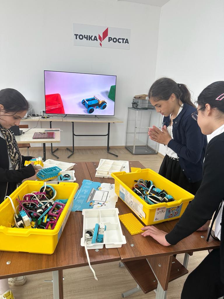 Урок робототехники в 5 классе.